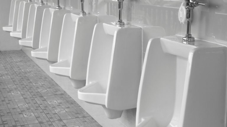 تفسير حلم التبول على الخبز في المنام